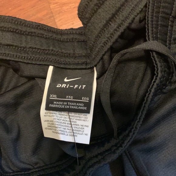 Nike shorts - Picture 3 of 5